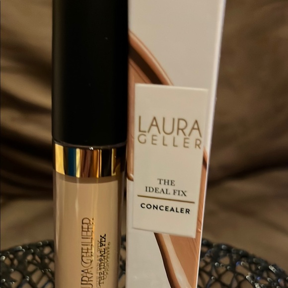 Laura Geller The Ideal Fix Concealer - Medium - Picture 2 of 5